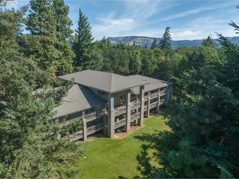 105 COUNTRY CLUB RD #16, Hood River, OR 97031