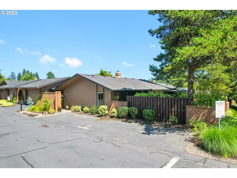 2 CONDOLEA DR, Lake Oswego, OR 97035