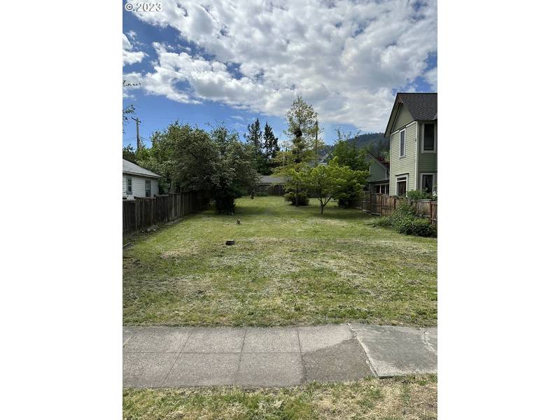 434 B ST, Ashland, OR 97520