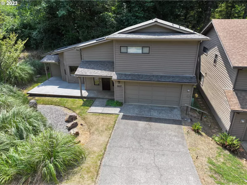 1537 GLENWOOD DR, Brookings, OR 97415