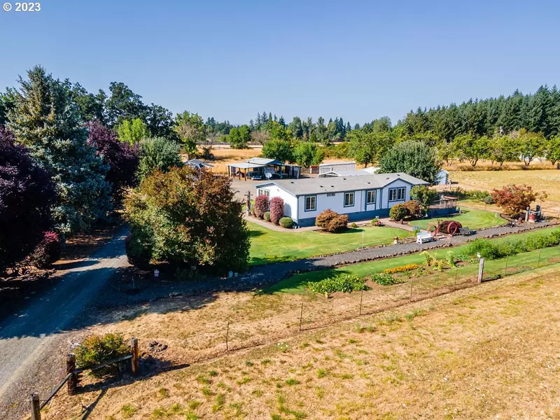 33823 E RIVER DR, Creswell, OR 97426