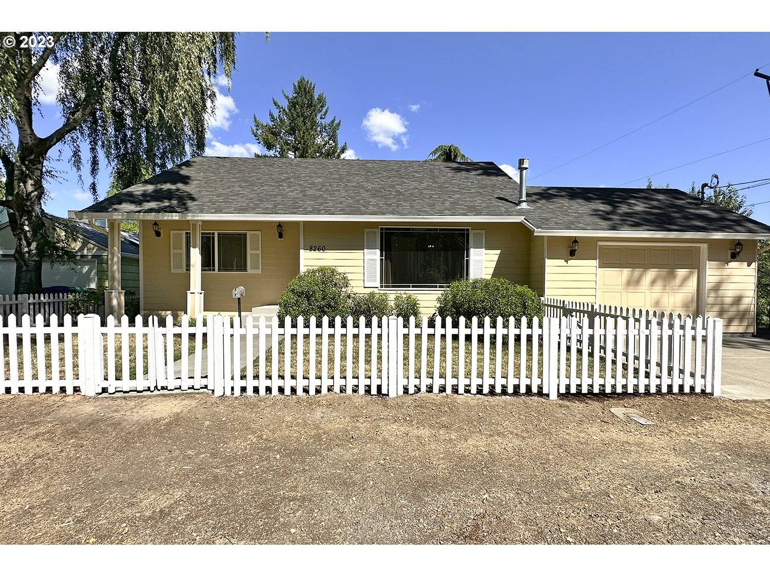 8260 SE CESAR E CHAVEZ BLVD, Portland, OR 97202