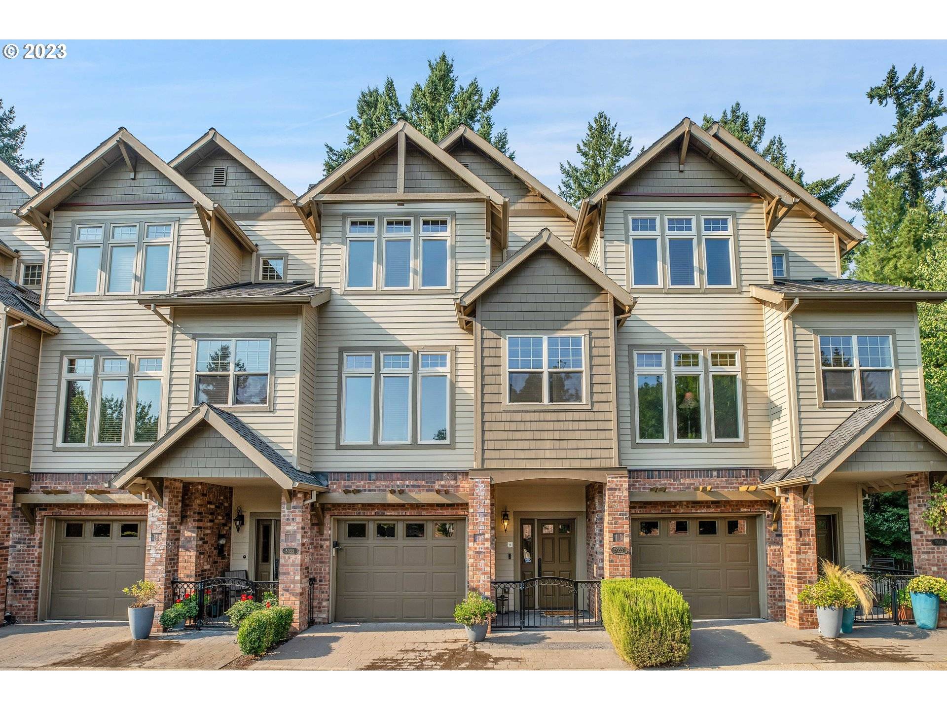 5053 W SUNSET DR, Lake Oswego, OR 97035