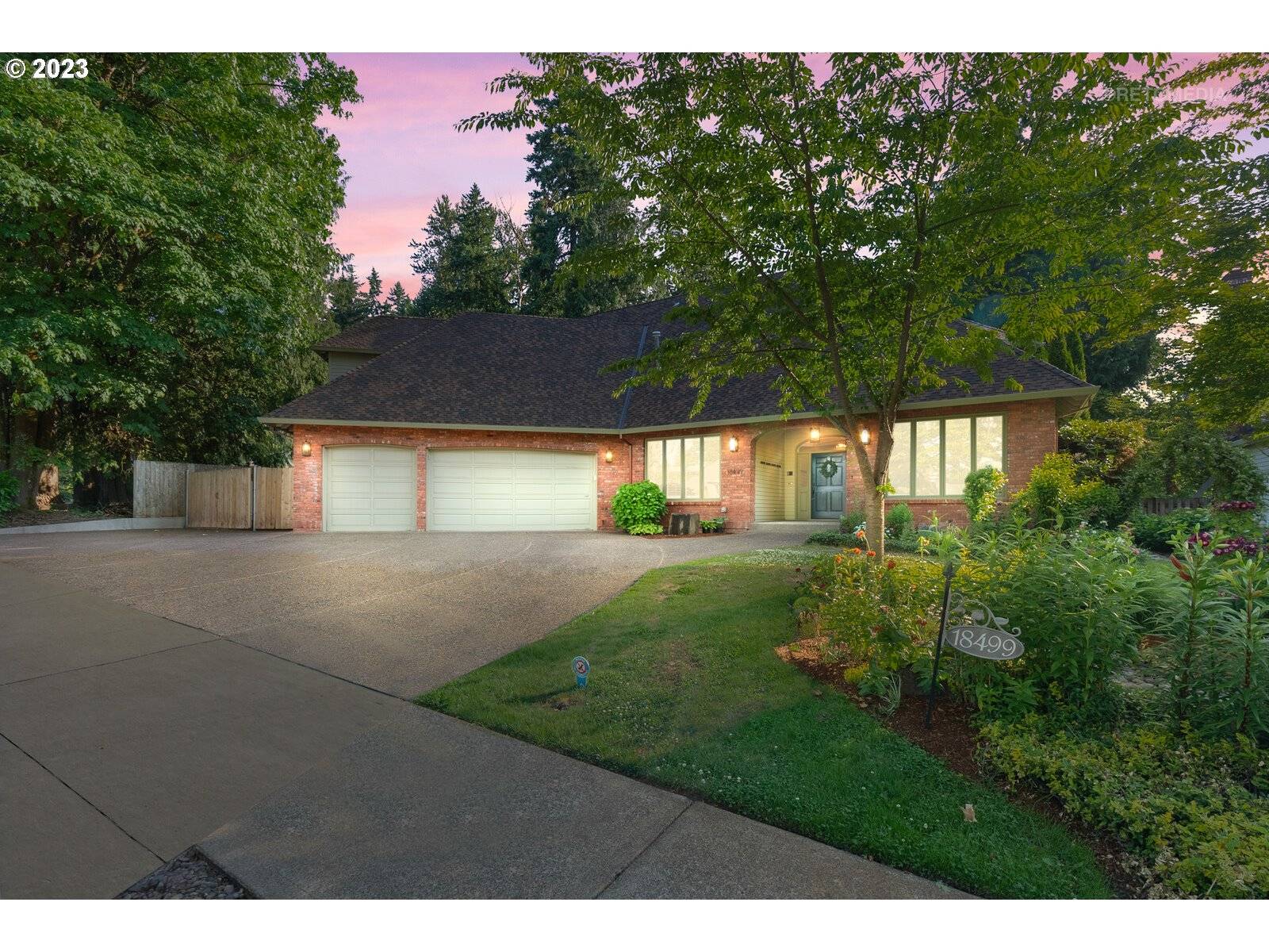 Lake Oswego, OR 97034,18499 OLD RIVER DR