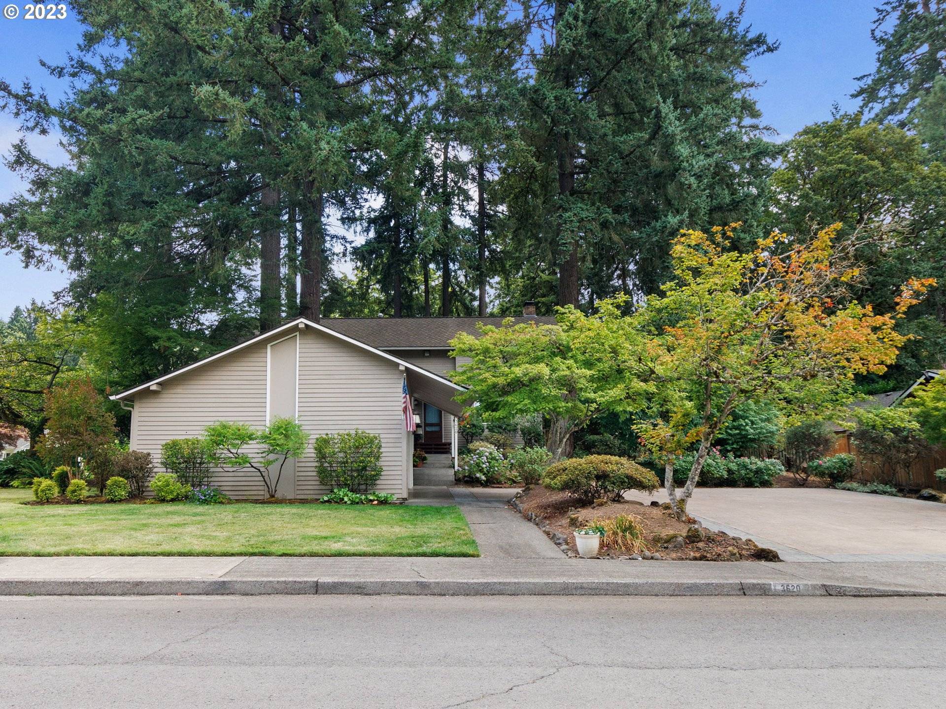 Lake Oswego, OR 97034,3620 WREN ST