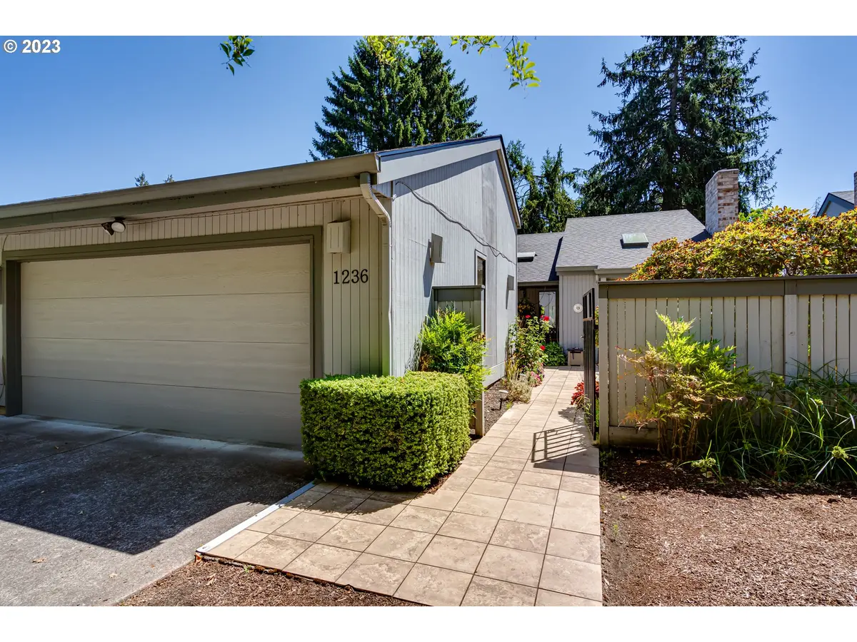 Eugene, OR 97401,1236 SPYGLASS DR