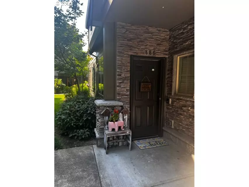 Hillsboro, OR 97006,886 NE Wheelock PL