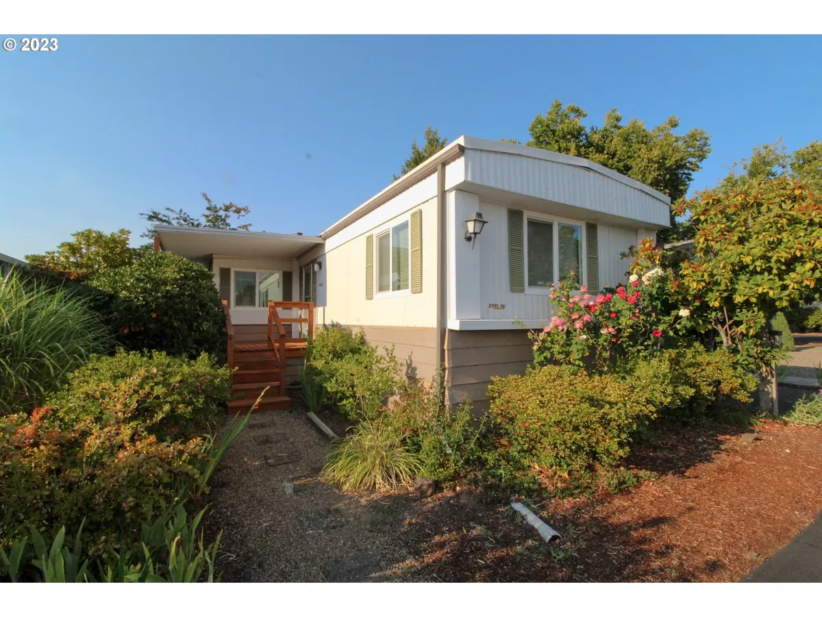 Eugene, OR 97402,1400 CANDLELIGHT DR #160