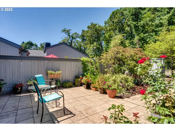 Eugene, OR 97401,1236 SPYGLASS DR