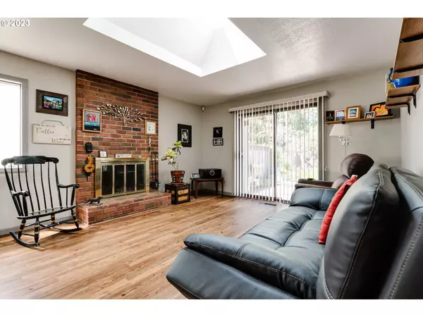 Eugene, OR 97401,1236 SPYGLASS DR