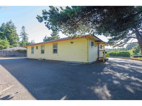 Coos Bay, OR 97420,2590 WOODLAND DR