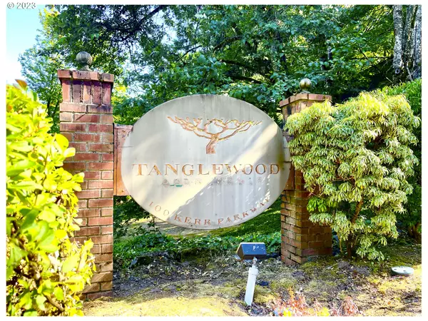 Lake Oswego, OR 97035,100 KERR PKWY #31