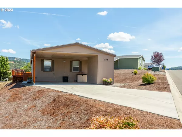 225 NESTUCCA LN, Roseburg, OR 97471