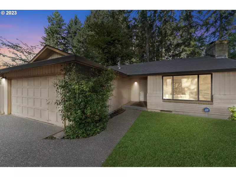 16240 PARKER RD, Lake Oswego, OR 97035