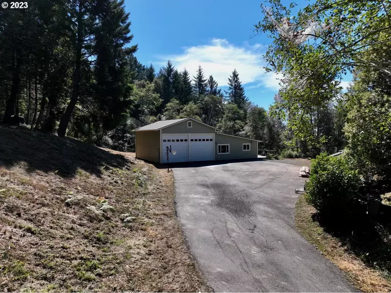 18639 RANCH RD, Brookings, OR 97415