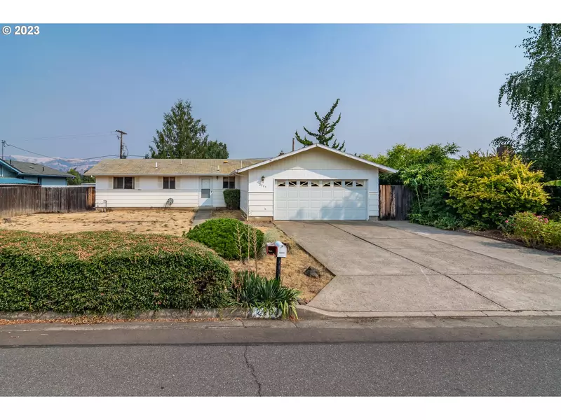 2204 GREEN AVE, Roseburg, OR 97471