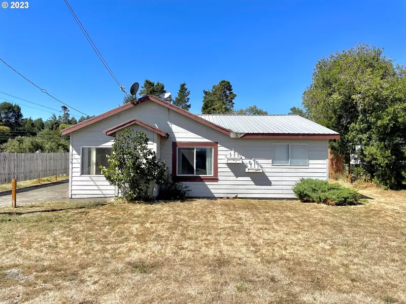 115 N 5TH ST, Lakeside, OR 97449