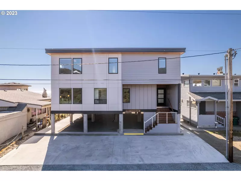 835 N PACIFIC ST, Rockaway Beach, OR 97136