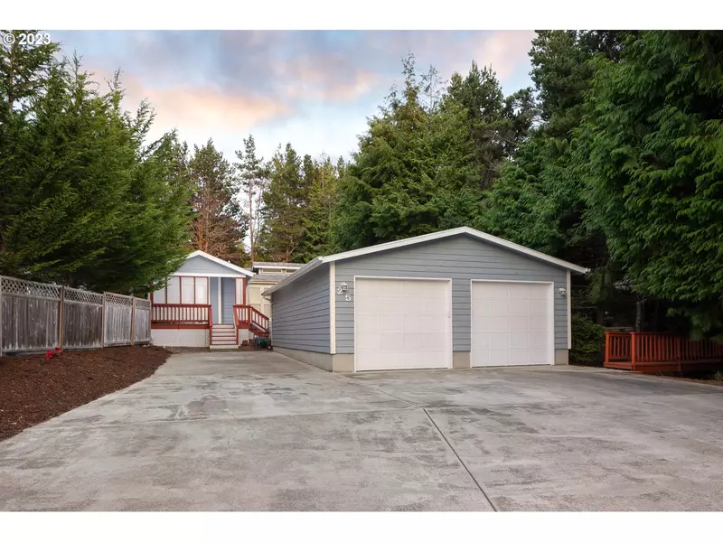 25 SEAGROVE LOOP, Lincoln City, OR 97367