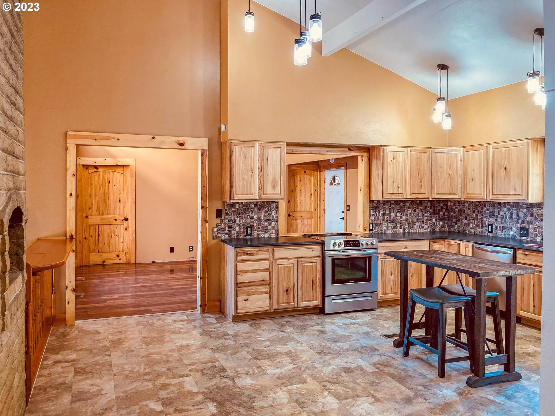 Roseburg, OR 97471,575 EVELYN ST