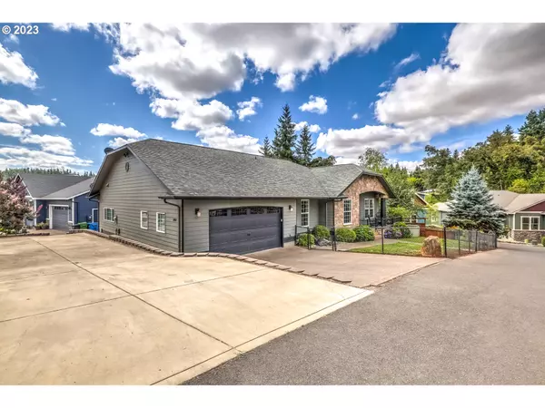 Silverton, OR 97381,807 PIONEER DR