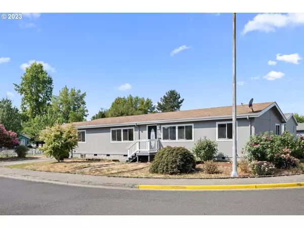 Mc Minnville, OR 97128,960 NE HIDE AWAY DR