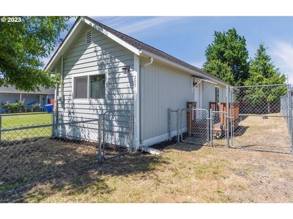 205 SW 3RD AVE, Kelso, WA 98626