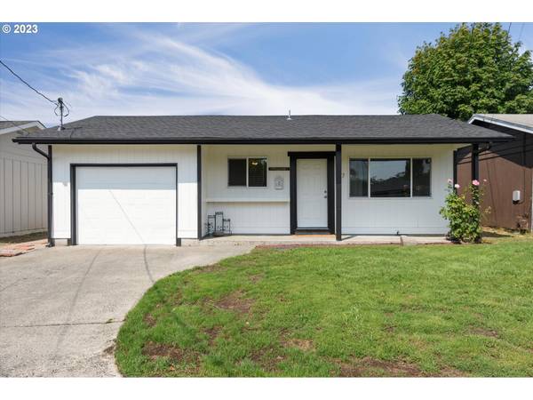 617 S 8TH AVE, Kelso, WA 98626