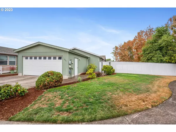 Molalla, OR 97038,720 ORIENTAL CT