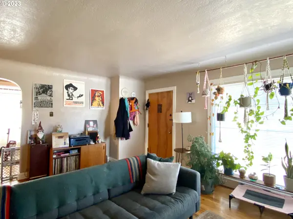 Springfield, OR 97477,733 CENTENNIAL BLVD