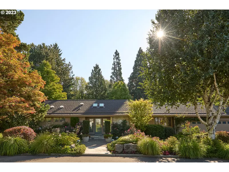 5600 SW DOGWOOD LN, Portland, OR 97225