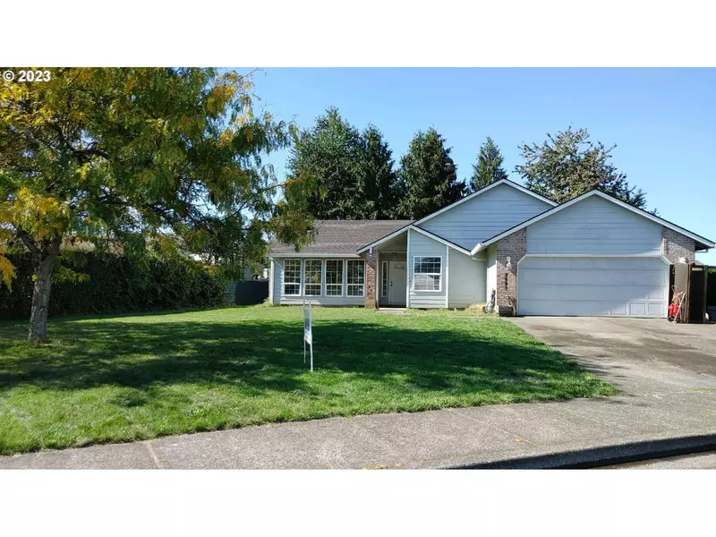 1061 DEER RUN LN, Woodburn, OR 97071