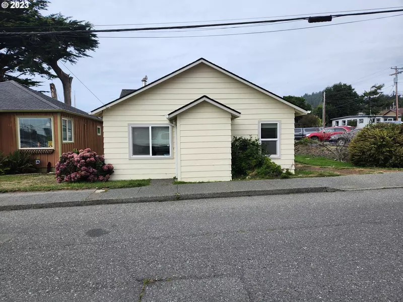 94209 4TH ST, Gold Beach, OR 97444