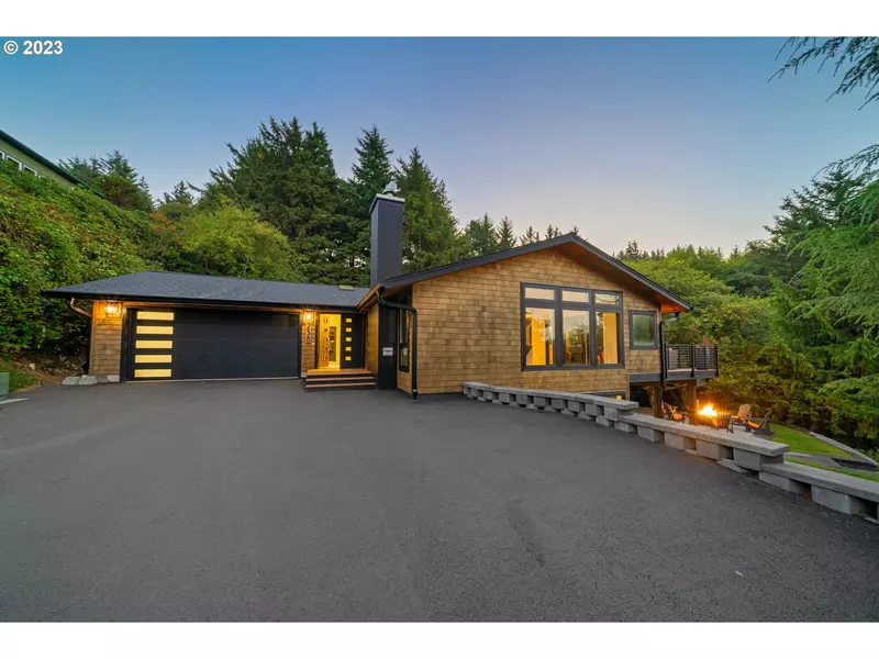 238 VISTA DEL MAR DR, Cannon Beach, OR 97110