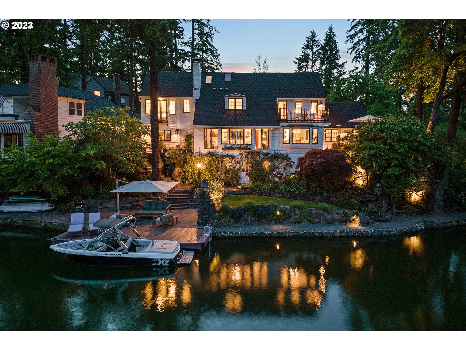 Lake Oswego, OR 97034,128 NORTHSHORE CIR