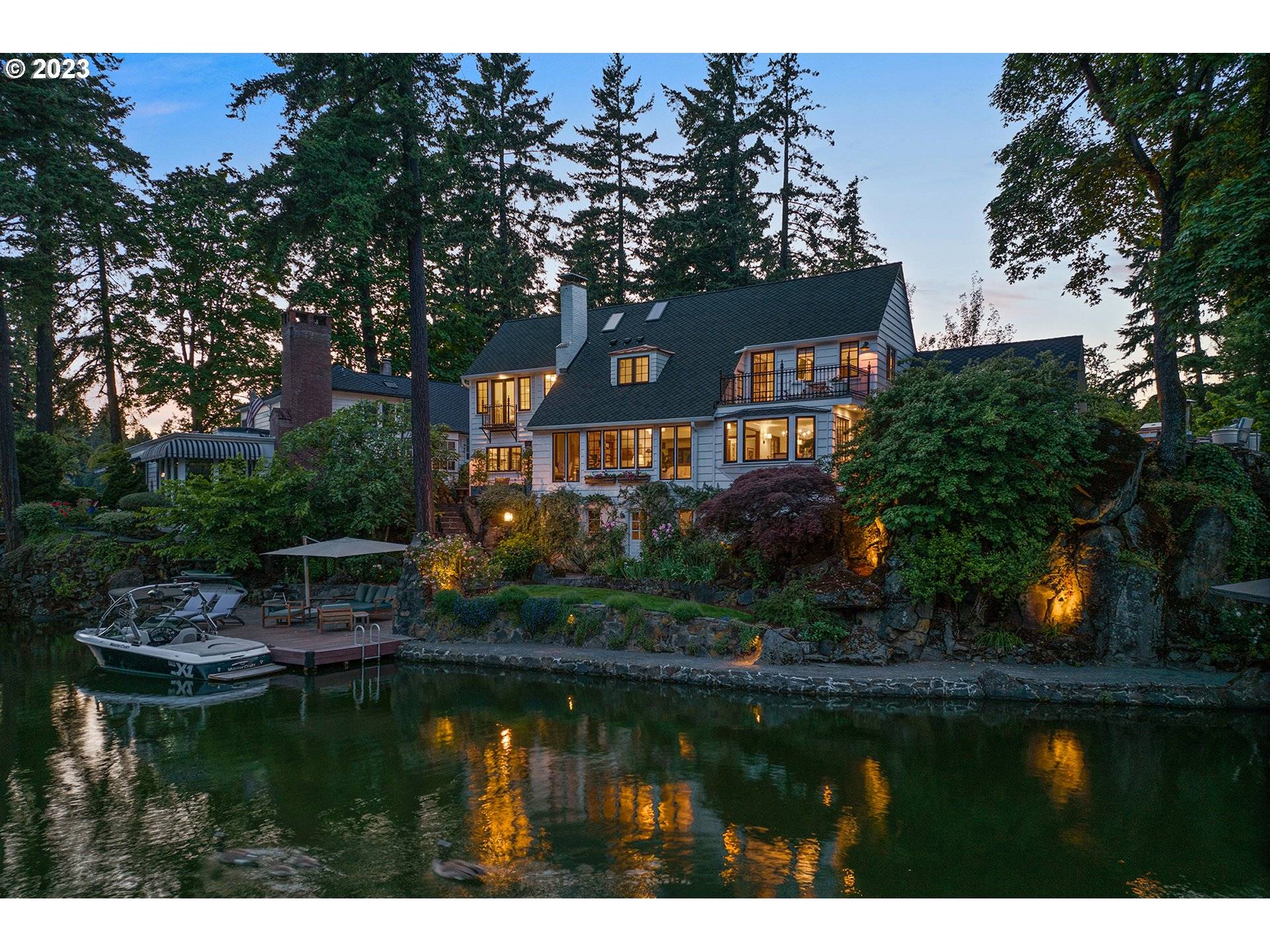 Lake Oswego, OR 97034,128 NORTHSHORE CIR