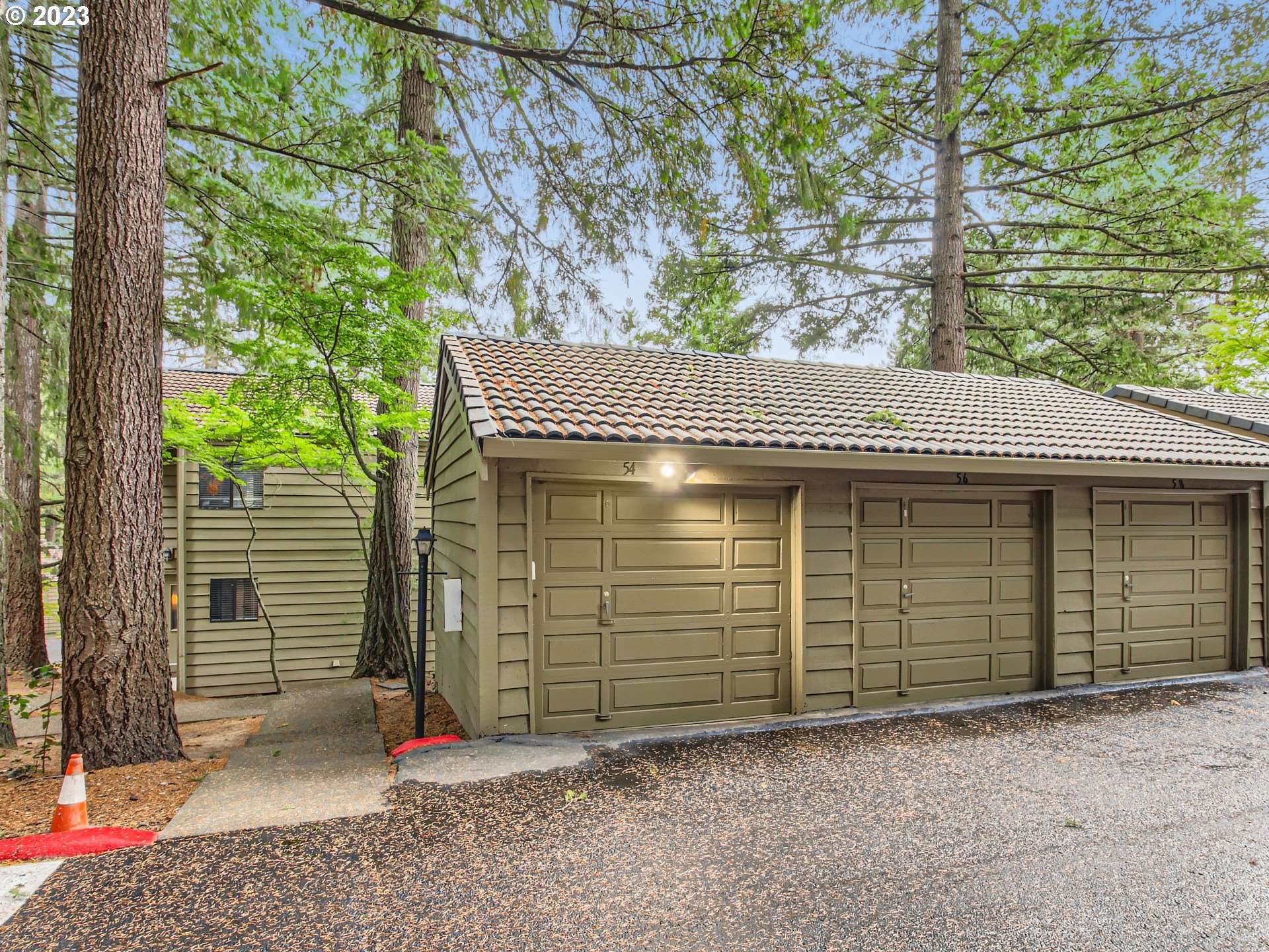 54 CERVANTES CIR, Lake Oswego, OR 97035