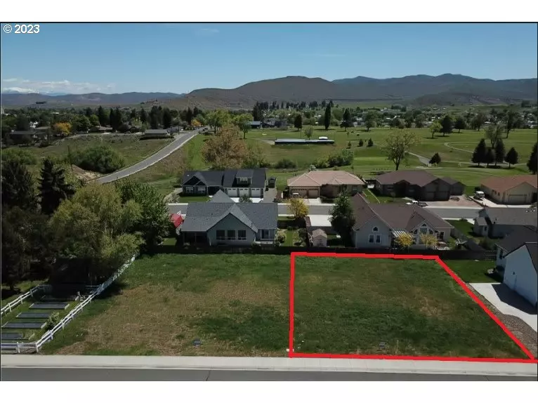 Baker City, OR 97814,800 W FAIRWAY DR