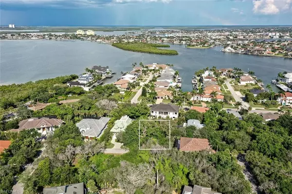 Marco Island, FL 34145,903 Raymond CT