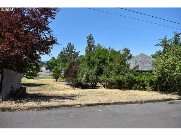 Roseburg, OR 97470,248 SE PITZER ST