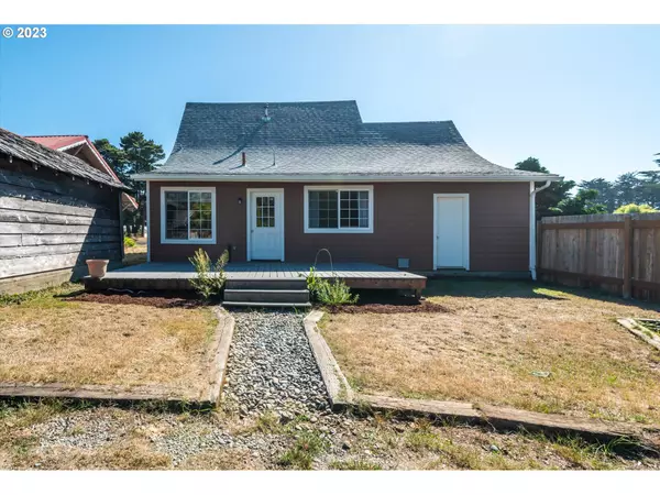 Bandon, OR 97411,945 2ND ST SE