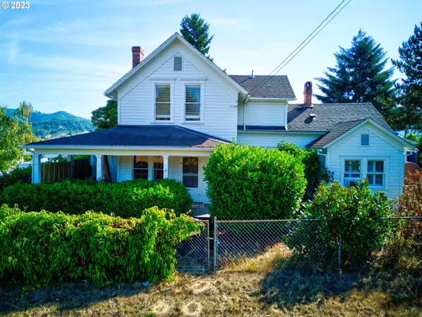 358 DOUGLAS ST, Yoncalla, OR 97499