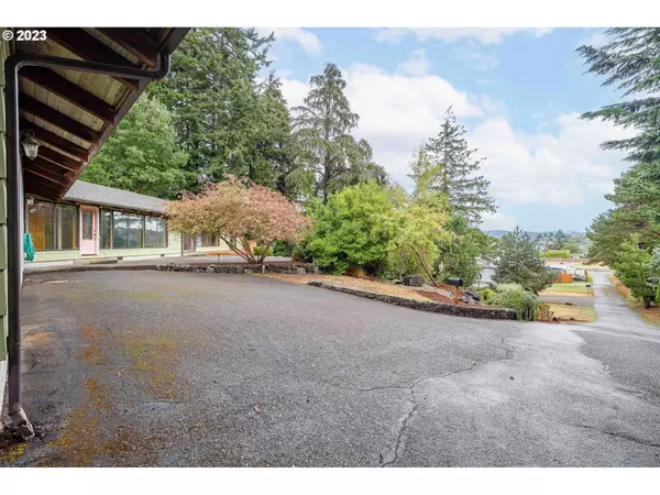 North Bend, OR 97459,2138 MADRONA