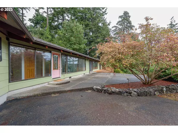 North Bend, OR 97459,2138 MADRONA