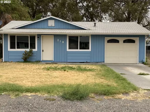 218 WENATCHEE ST, Umatilla, OR 97882