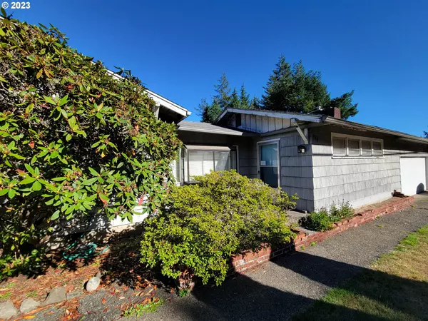 1824 KOOS BAY BLVD, Coos Bay, OR 97420