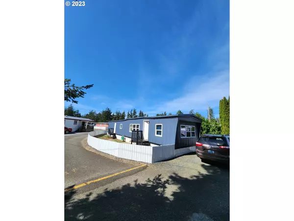 67624 SPINREEL RD #32, North Bend, OR 97459