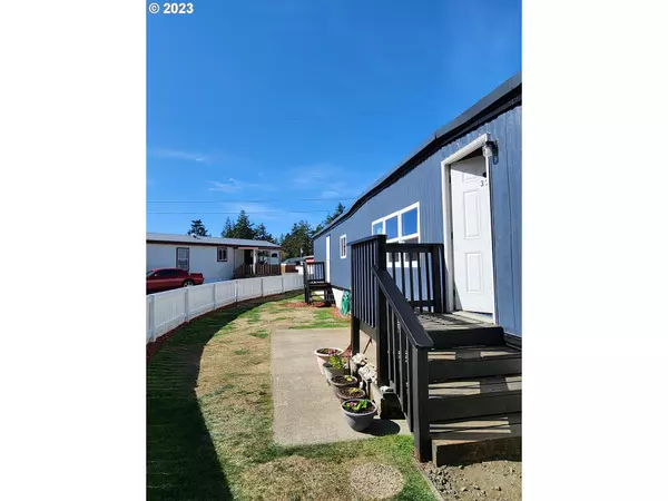 North Bend, OR 97459,67624 SPINREEL RD #32