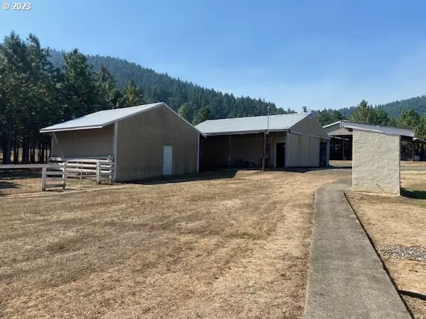 Oakland, OR 97462,3854 COLE RD