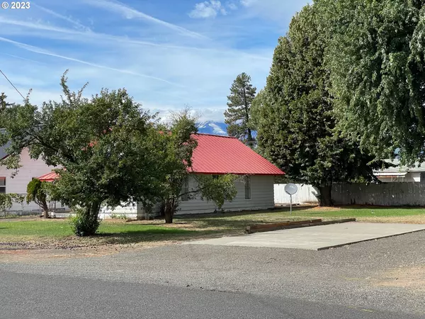 205 N 1ST ST, Glenwood, WA 98619